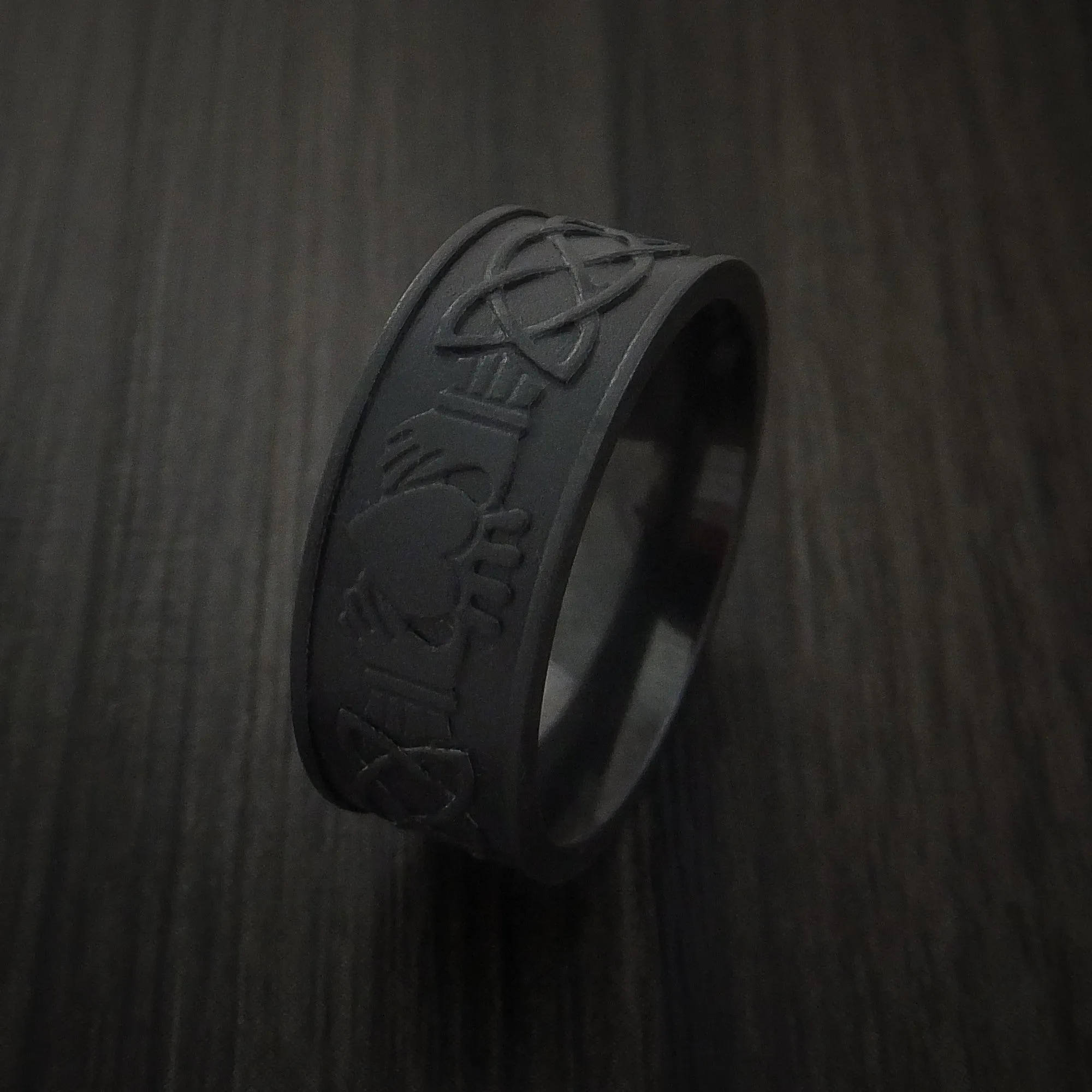 Black Titanium Celtic Irish Claddagh Men's Ring Hands Clasping Heart Band Carved