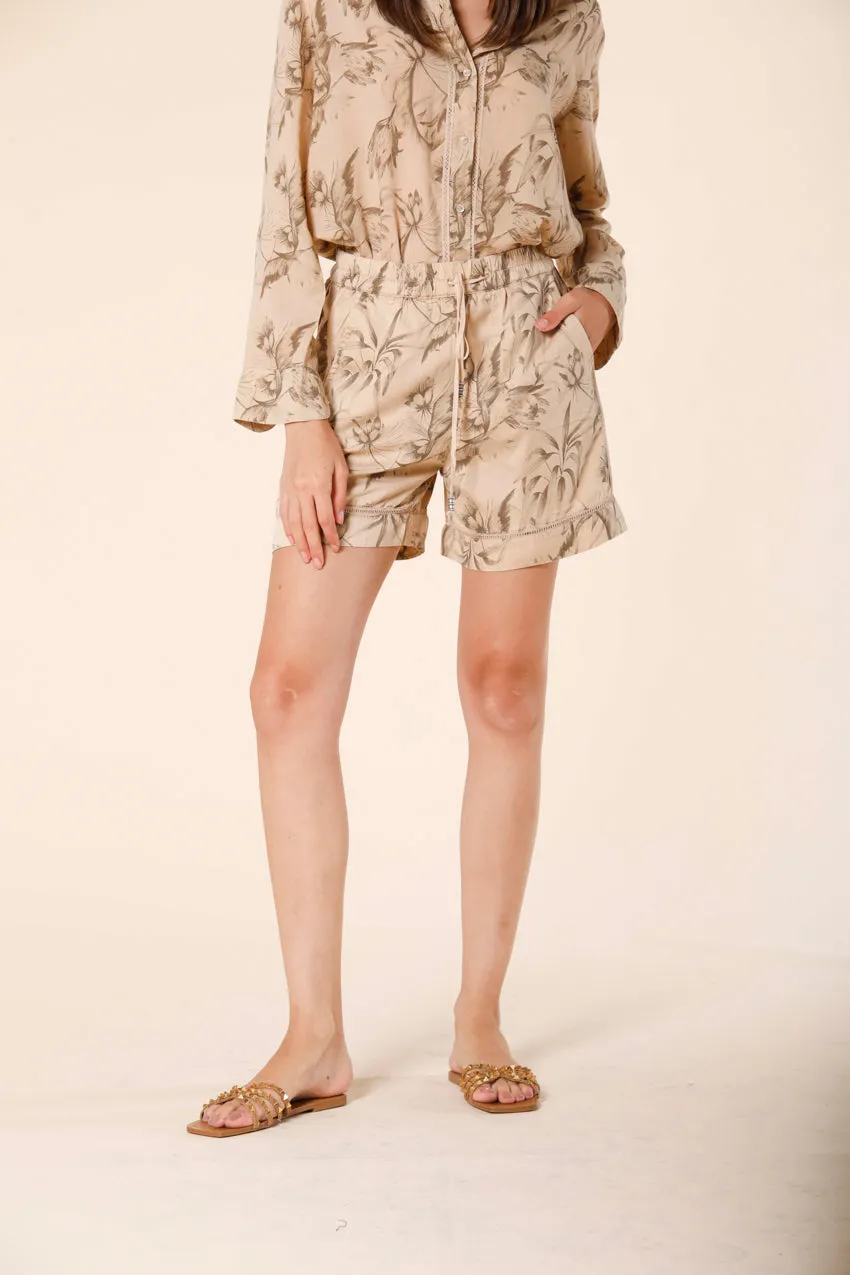 Linda Jogger bermuda chino donna in tencel con pattern foglie relaxed