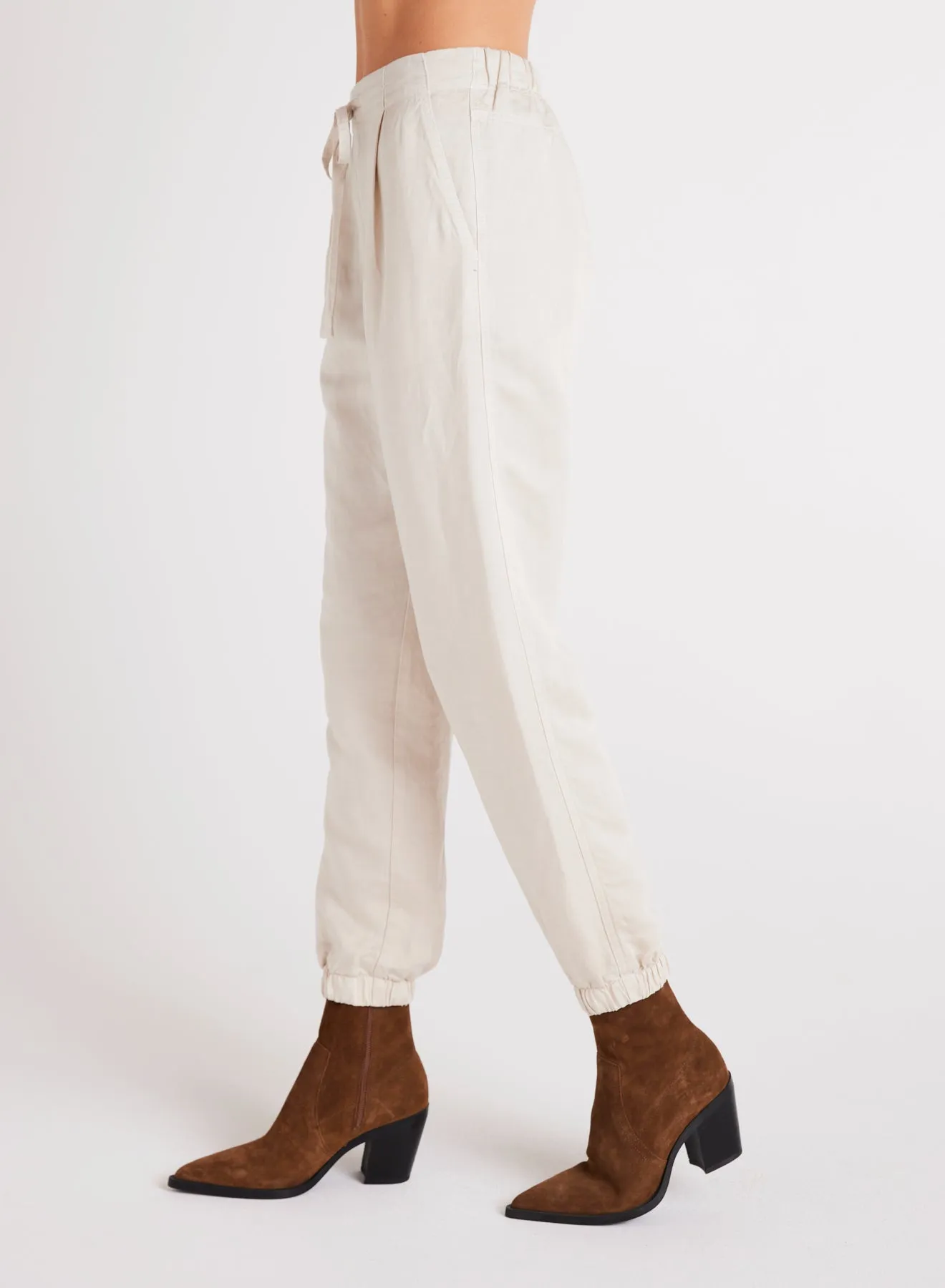 Luna Pleat Front Jogger - Soft Pearl