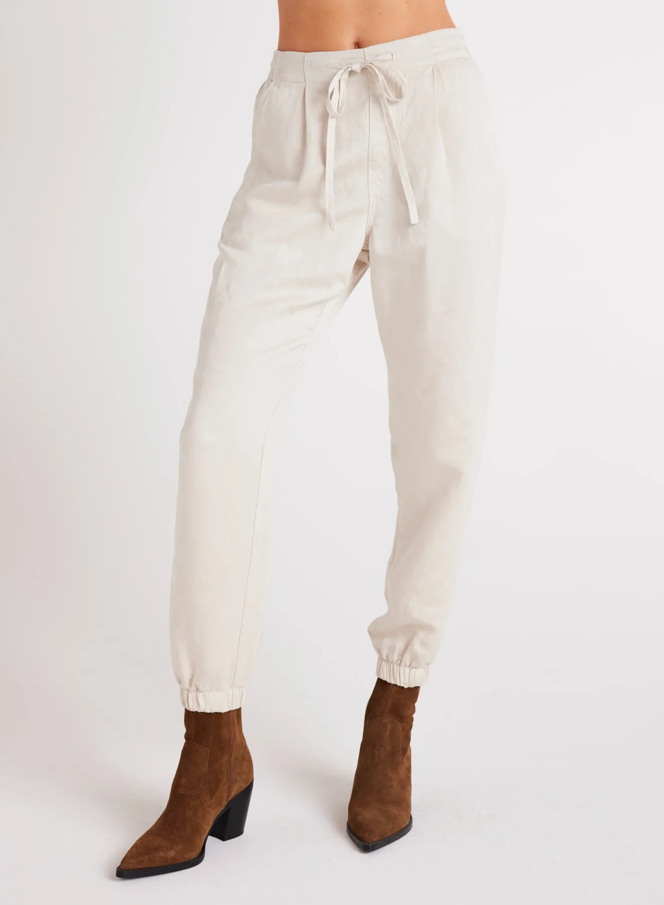Luna Pleat Front Jogger - Soft Pearl