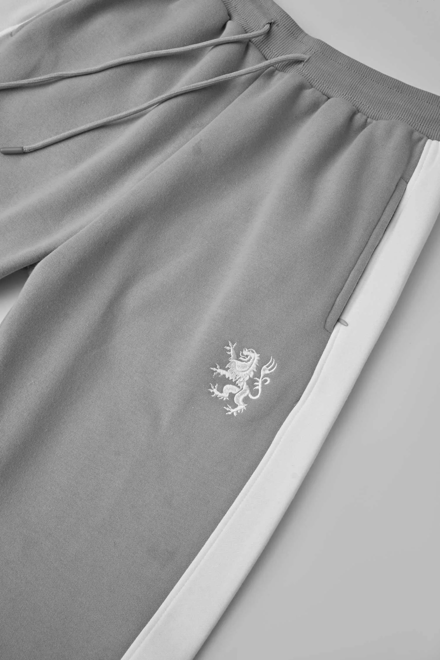 Polo Republica Men's Leo Embroidered Panel Design Fleece Jogger Pants